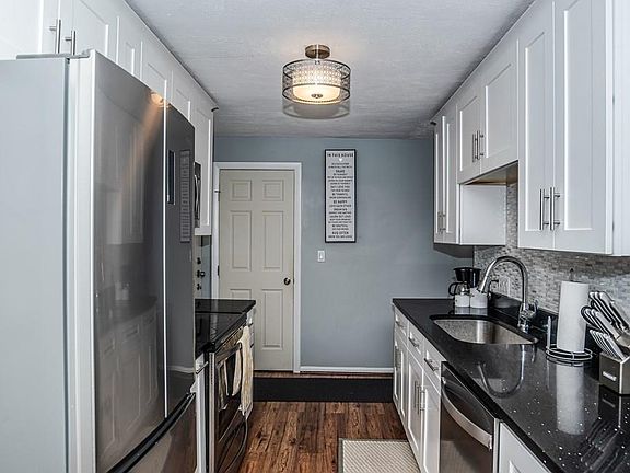 4th image of 109 Walnut St APT 3