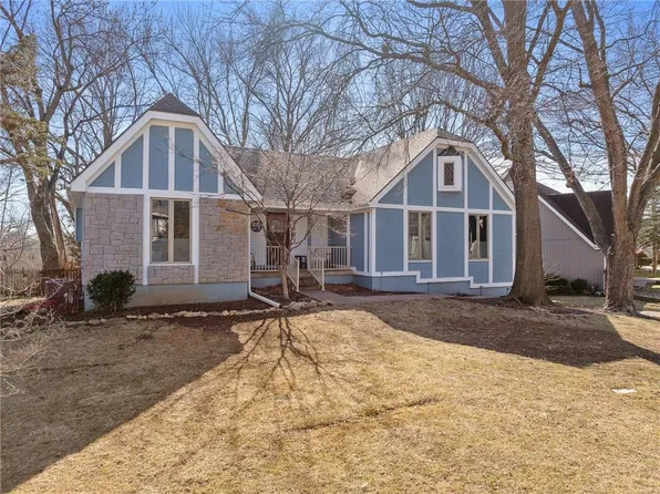 9111 W 116th Ter, Overland Park, KS 66210