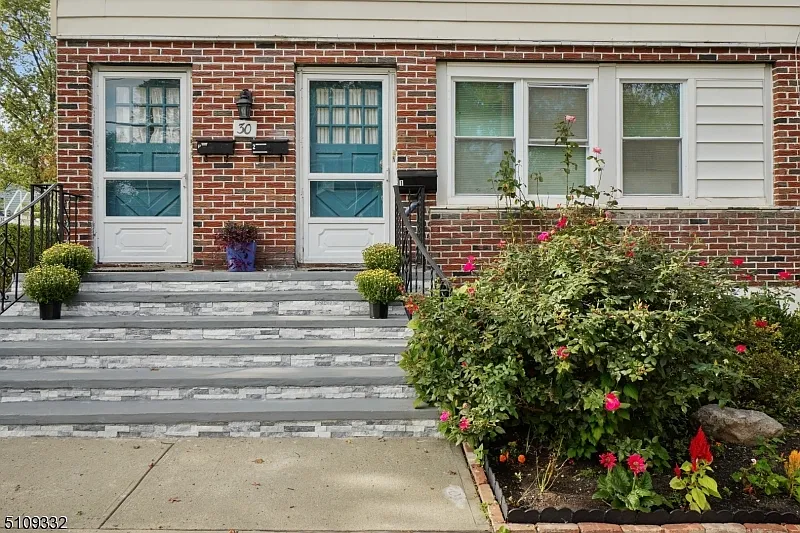2 bed, $2,850 — Photo 2