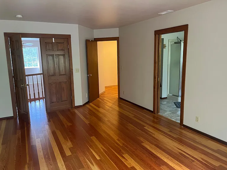 En suite & walk-in closet