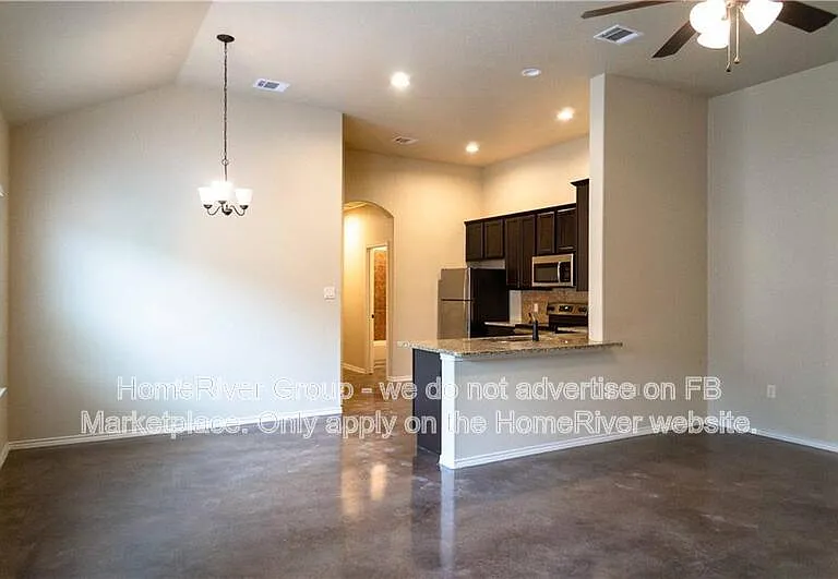 390 Joanne Loop #A — Photo 4