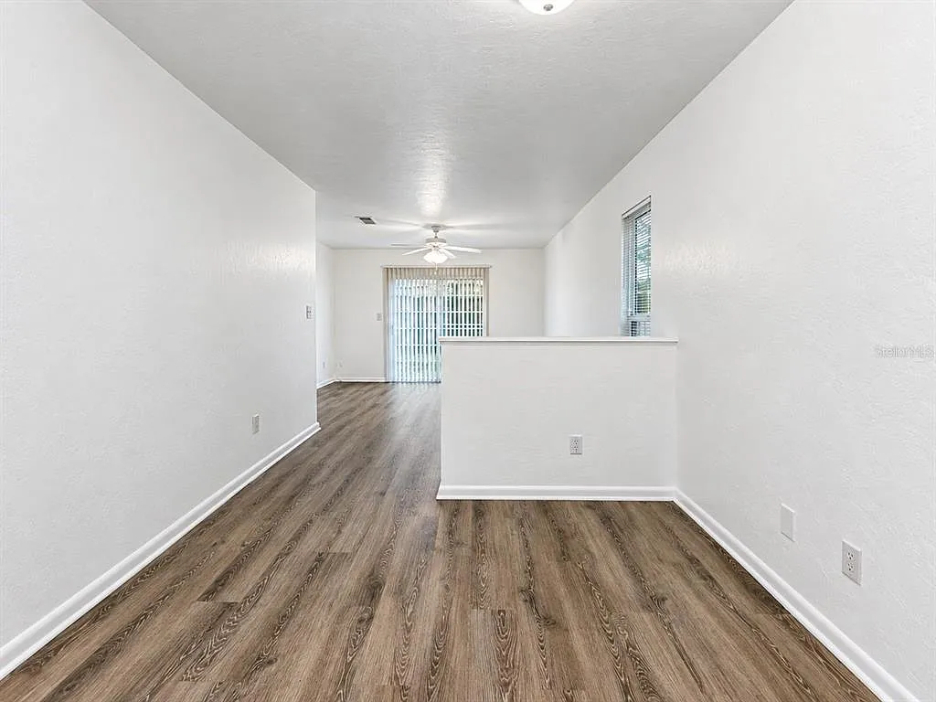 2 bed, 1.0 bath, 1028 sqft, $1,300 — Photo 4