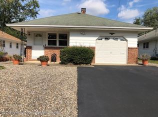 40 Mount Kilimanjaro Ln, Toms River, NJ 08753