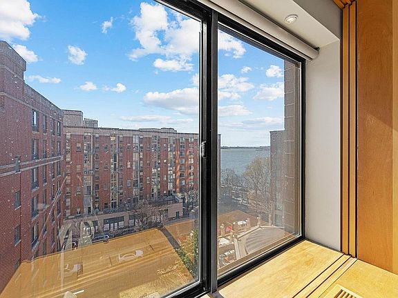 3rd image of 300 Rector Pl APT 8B