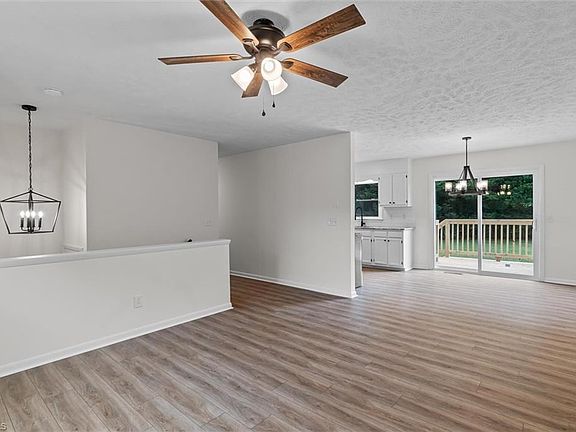 4th image of 120 Robert Dr