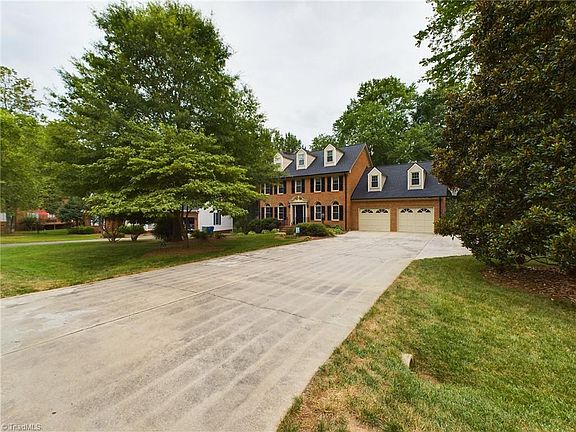 3rd image of 205 Driftwood Dr
