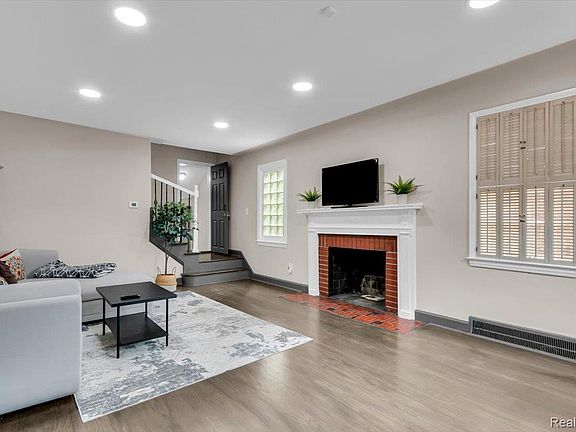 5th image of 476 Touraine Rd