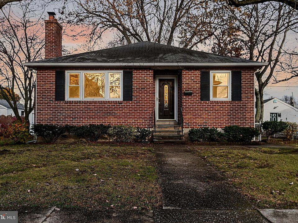 1st image of 111 E Oak Ln