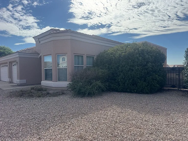 3603 Plaza De La Rosa — Photo 2