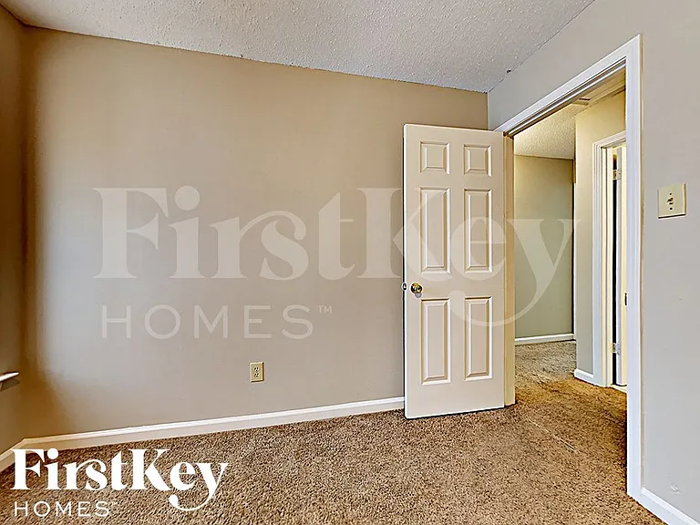 6773 Rockbrook Dr — Photo 7