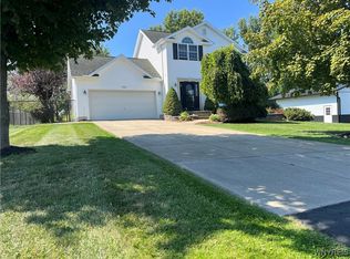 5992 Shoreham Dr, Lake View, NY 14085