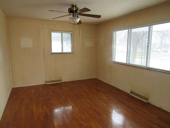 2nd image of 3825 Holly Ave