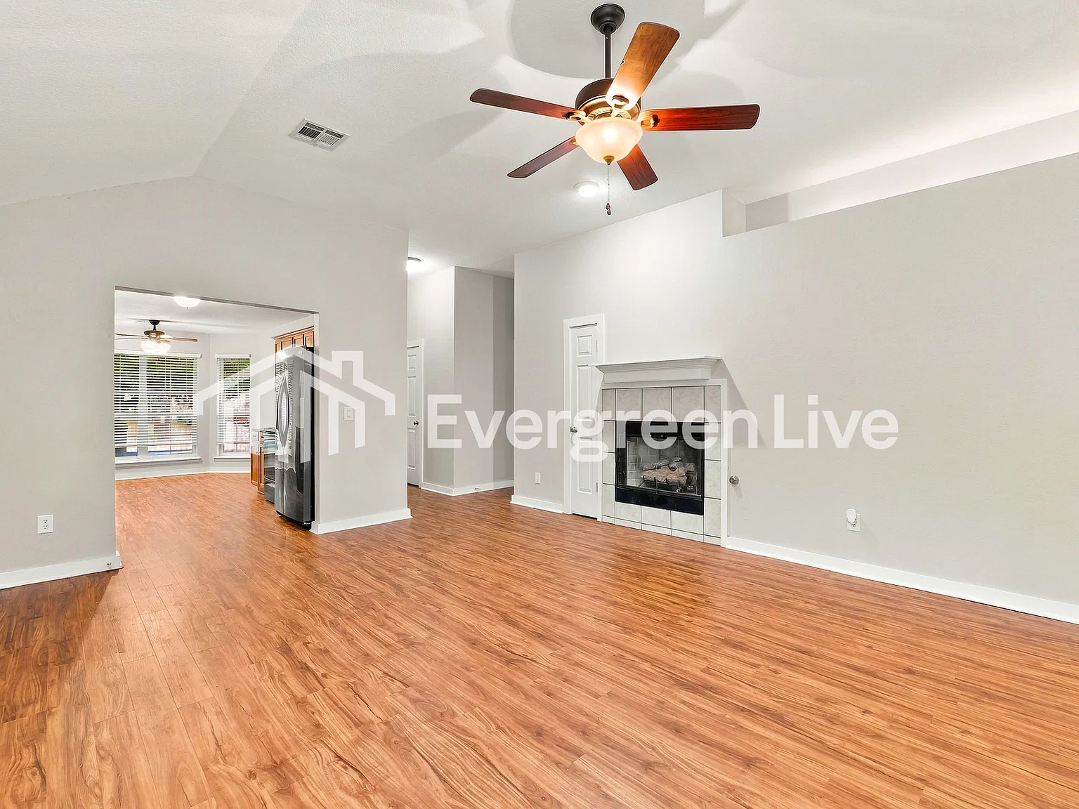3 bed, 2.0 bath, 1374 sqft, $1,445 — Photo 3