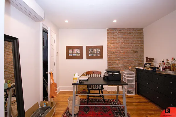 Rented by R New York | media 24
