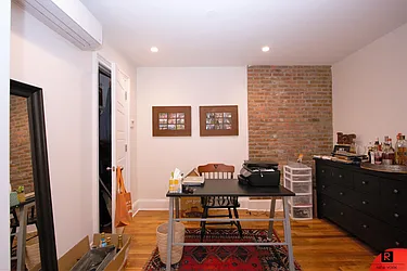 Rented by R New York