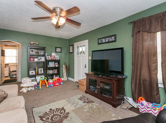 3rd image of 64 Colonial Ct