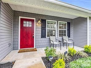 2nd image of 118 Tallyhoe St