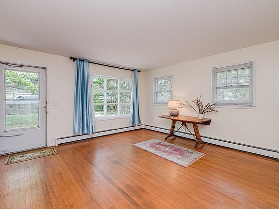 5th image of 44 Bay View Dr E