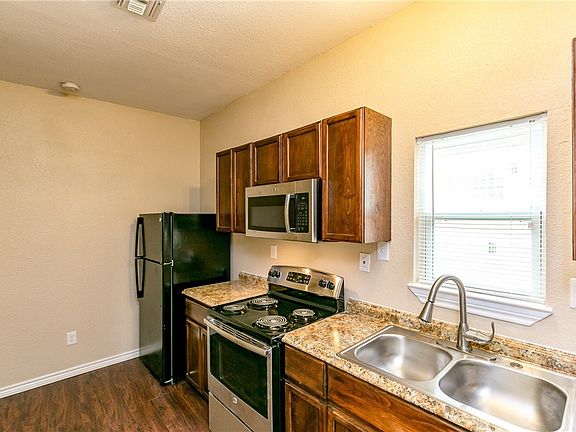 5th image of 1005 Furman Ave #2