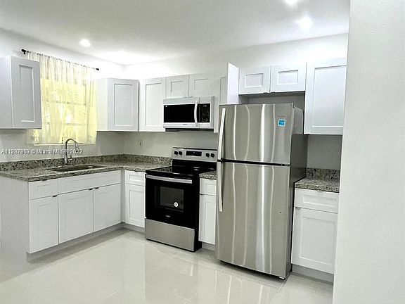 2nd image of 725 NE 126th St APT 5