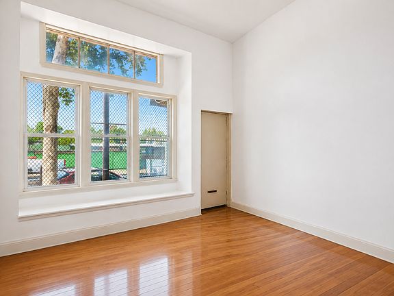 4th image of 4712 Woodland Ave #1