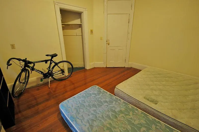 3 bed, 999 sqft, $6,000 — Photo 4