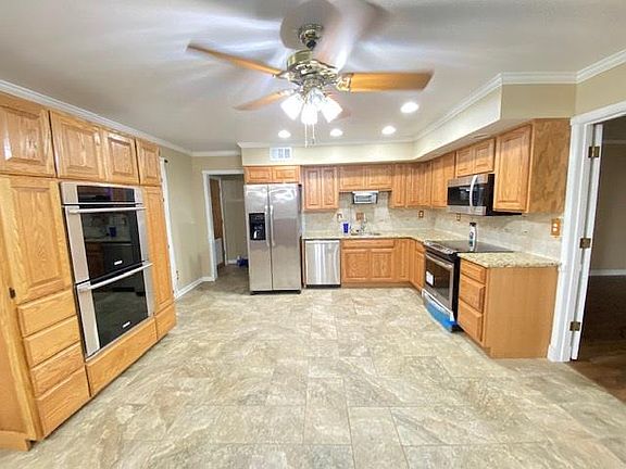 5th image of 718 Tissington Dr