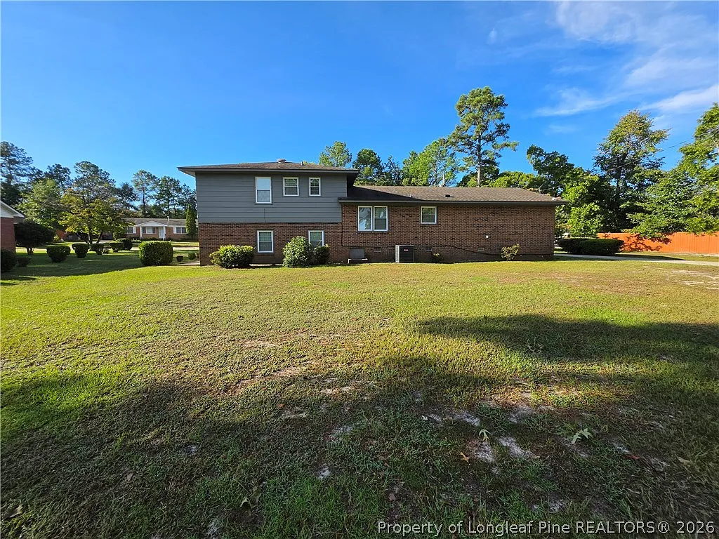 4 bed, 2.5 bath, 2072 sqft, $2,000 — Photo 4