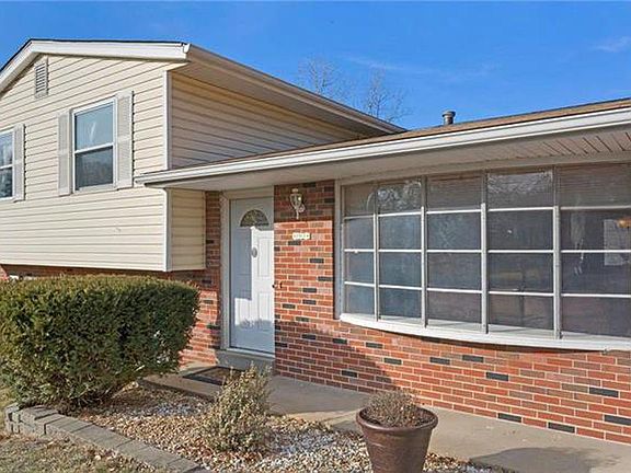 2nd image of 10915 Barkman Dr