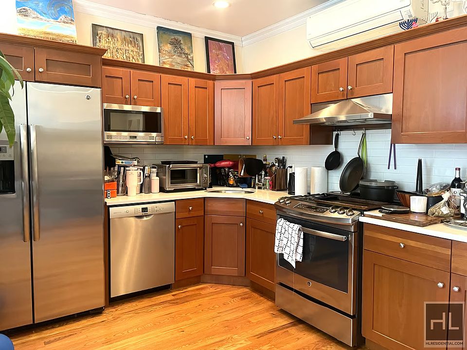 1st image of 85 Woodhull St APT 2