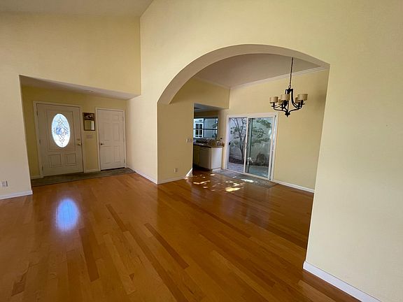 3rd image of 729 Avenida Loma Portal