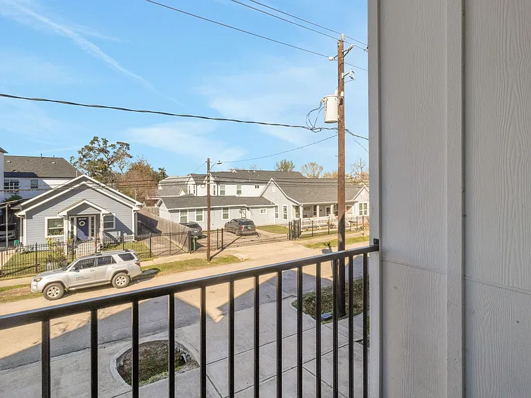 1526 Chestnut St — Photo 24