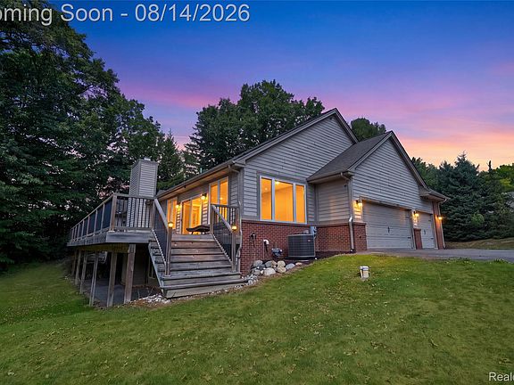 4th image of 372 Hunters Ridge Dr