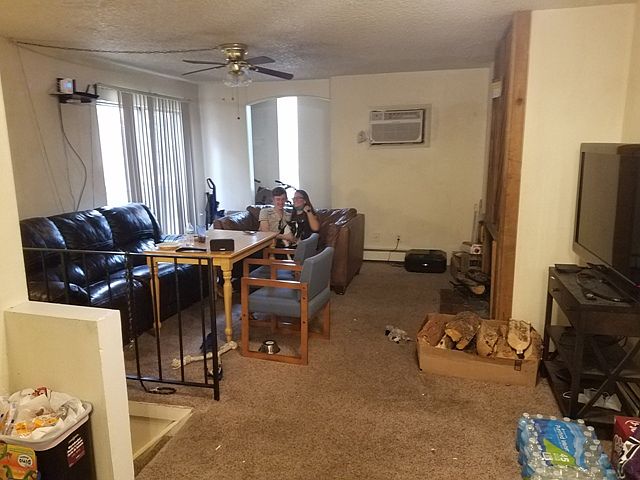 2228 Canyon Blvd. #2W - living room