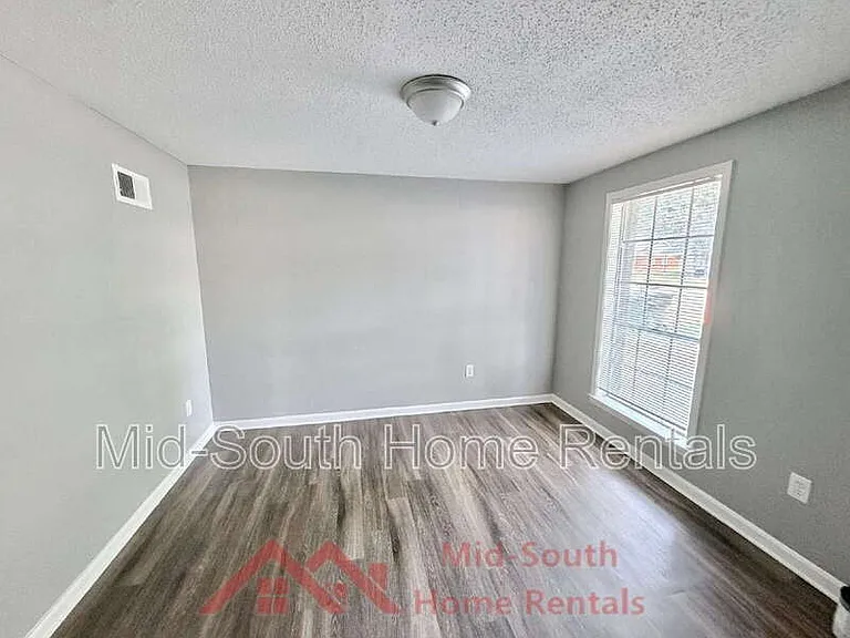 1733 Gowan Dr — Photo 6