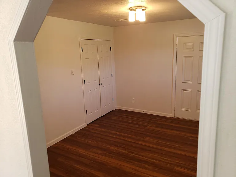1621 S Bay St — Photo 3