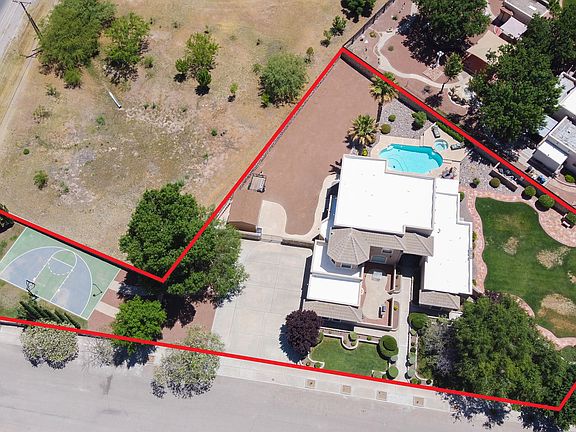 2nd image of 704 Scott Ln