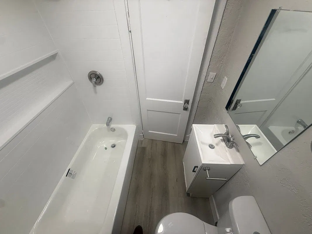 1 bed, 1.0 bath, 650 sqft, $1,098 — Photo 2