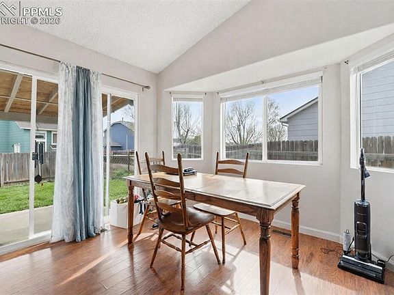 5th image of 826 Marshall Dr