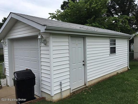 4th image of 831 Clarks Ln