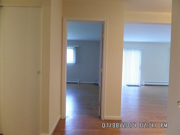 4th image of 550 Chase Dr APT 4