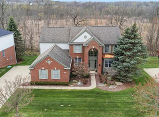 5348 Creekmonte Dr, Rochester, MI 48306