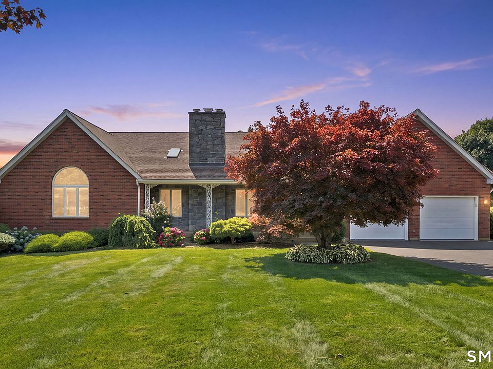 1st image of 32 Knob Hill Lane