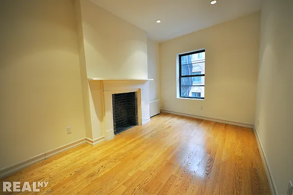 Rented by REAL New York | media 7