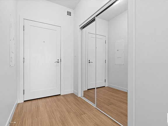 5th image of 17 Columbia Ave E #202