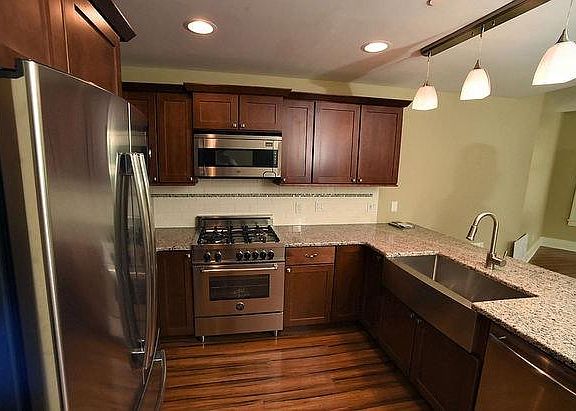 Dual fuel range, stainless farm sink