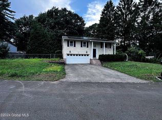 8 Karista Spring Dr, Saratoga Springs, NY 12866