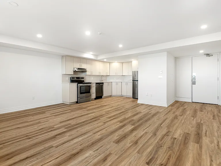 435 Albert St — Photo 44
