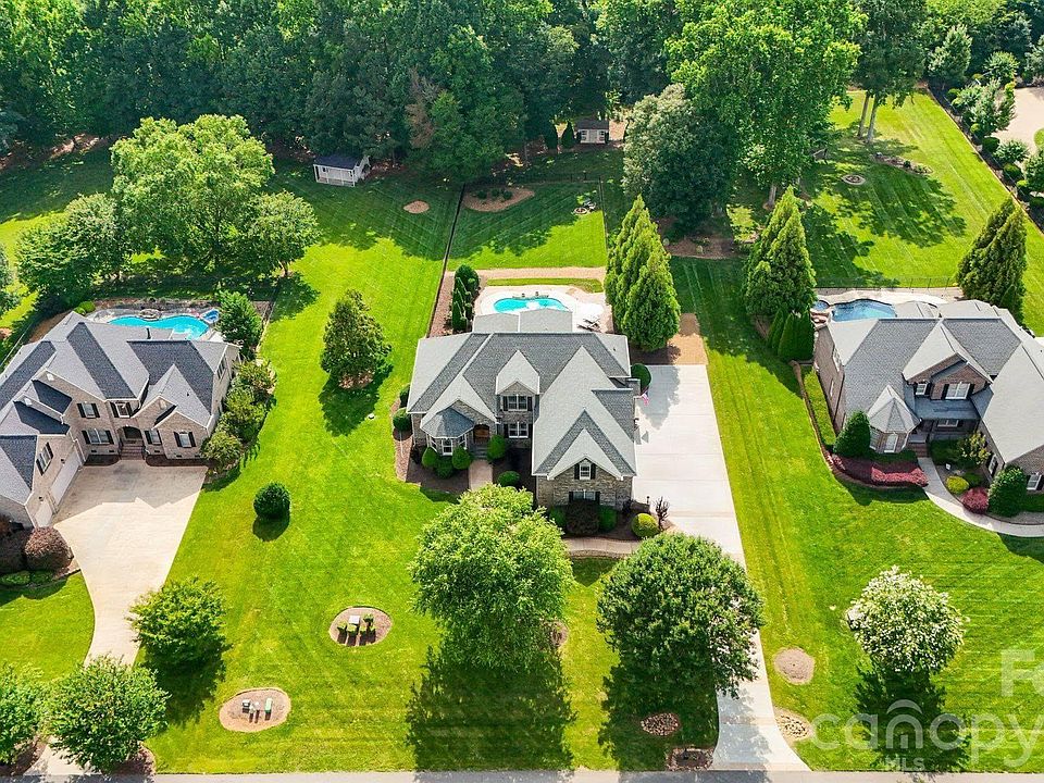 1st image of 160 Riverchase Ln