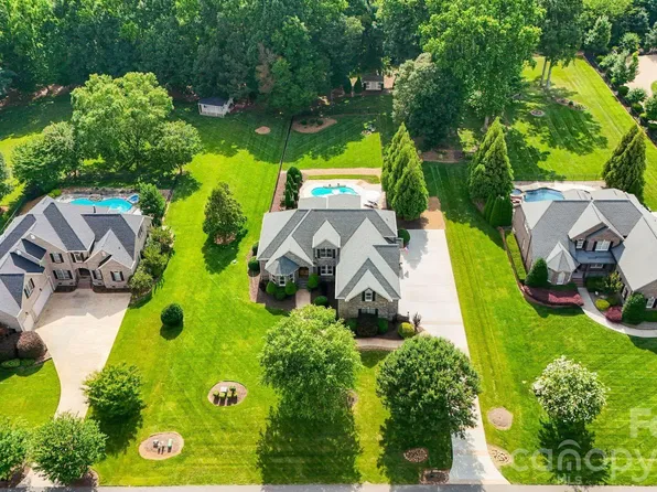 160 Riverchase Ln, Mooresville, NC 28115